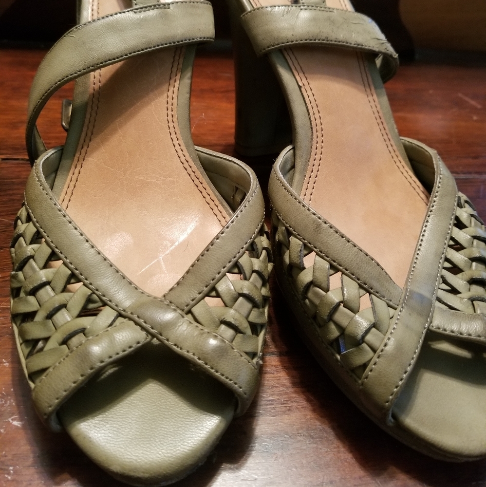 Mossimo supply heels in green size 7.5